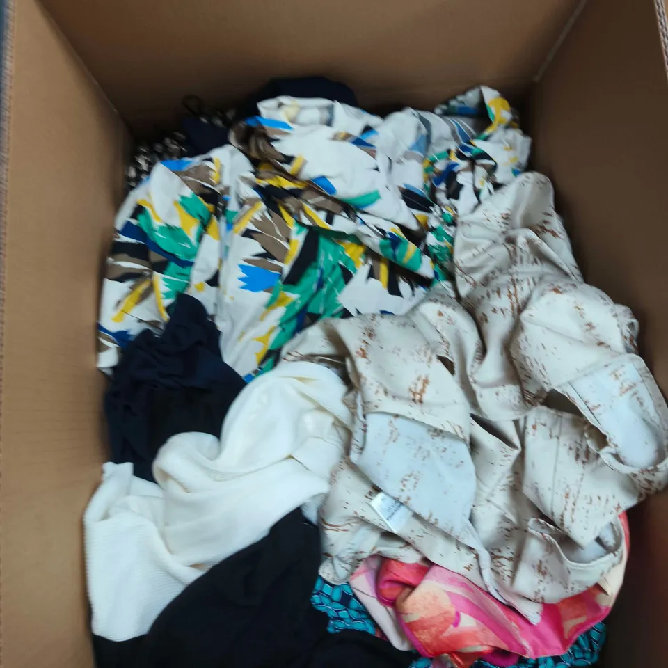 BOX OF APPROXIMATELY 25 ASSORTED CLOTHING ITEMS TO INCLUDE: KIM&CO VEST TOP