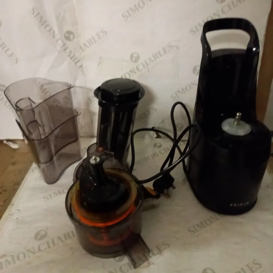 FRIDJA MASTICATING JUICER - BLACK (F1900)