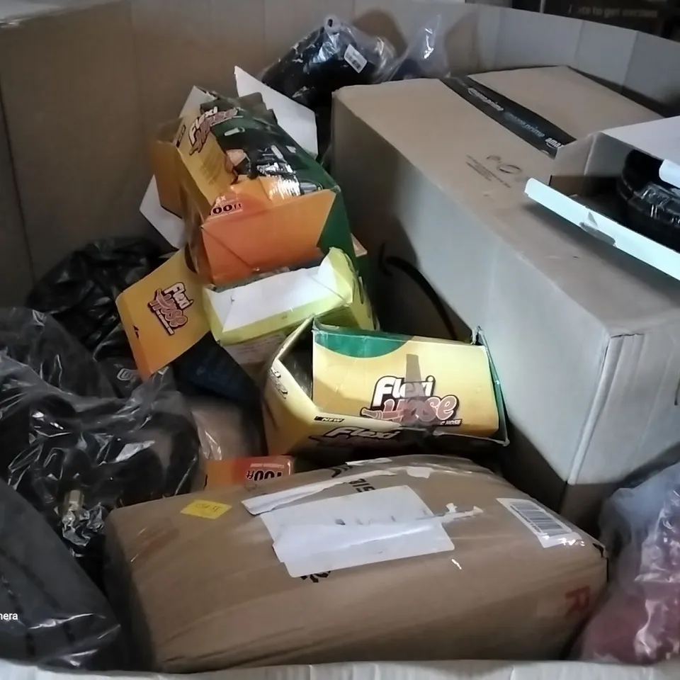 PALLET OF ASSORTED ITEMS INCLUDING RECCI BEDDING, FLEXI HOSE, EXPANDING HOSE, ARC-CHILL BAMBOO COOLING BLANKET, FORCEATT SLEEPING BAG, GADA GARDEN HOSE 