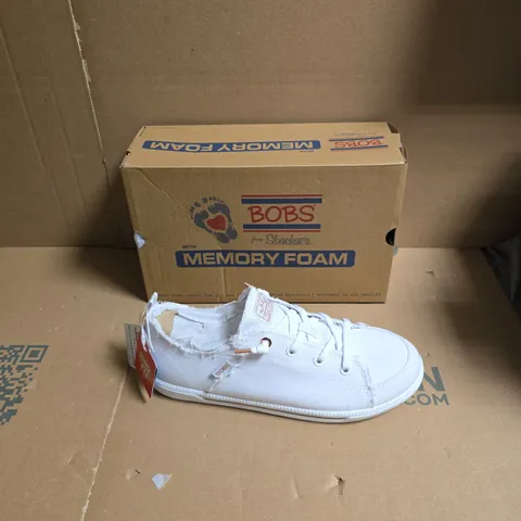SKECHERS BOBS MEMORY FOAM SNEAKERS – WHITE - WIDE FIT - UK SIZE 8