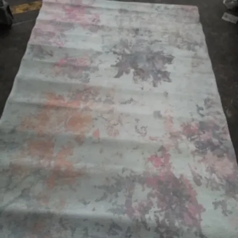 DESIGNER RUG WITH VARIED PATTERN 171X115CM