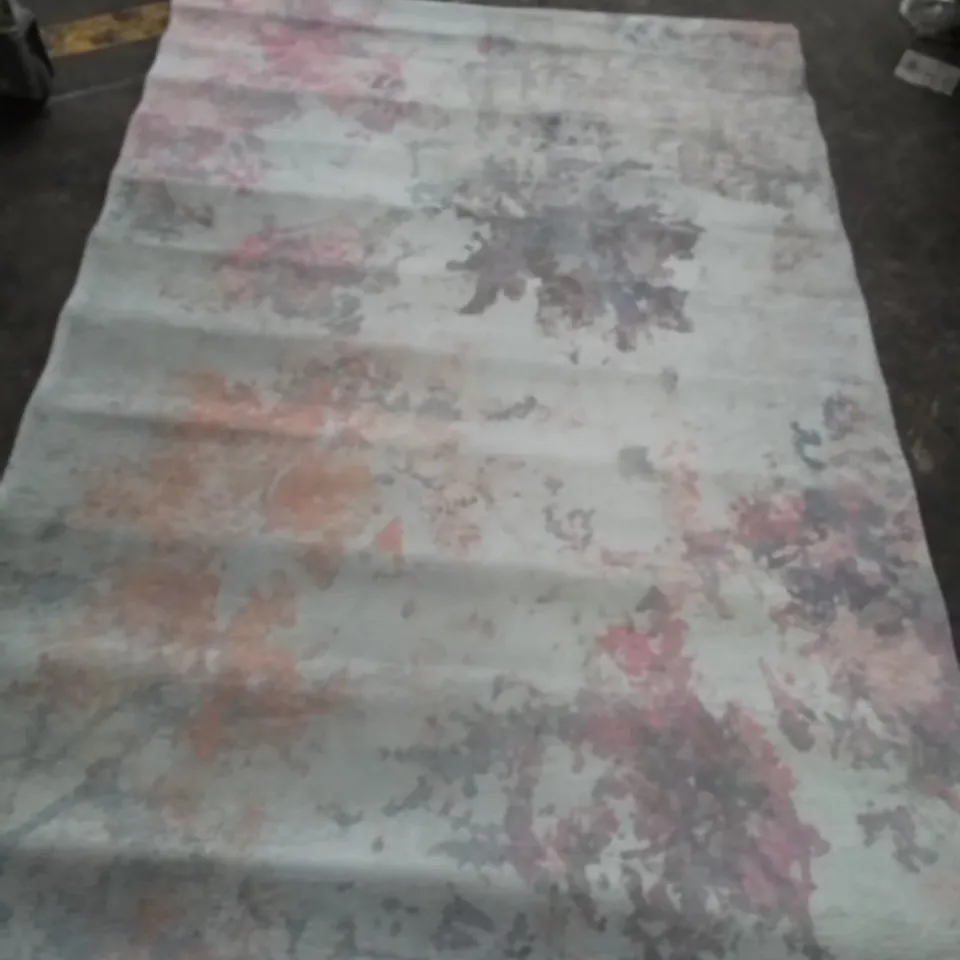 DESIGNER RUG WITH VARIED PATTERN 171X115CM 