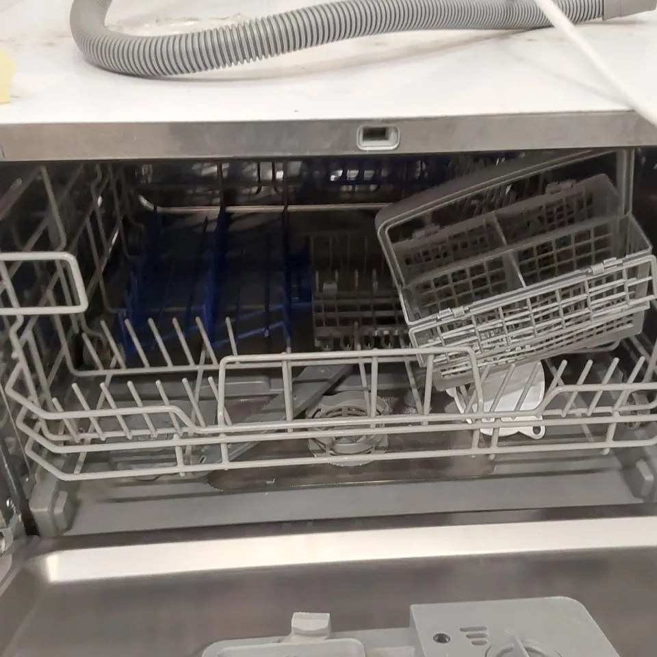 RUSSELL HOBBS TABLE TOP DISHWASHER IN WHITE, MODEL: RHTTDW6W