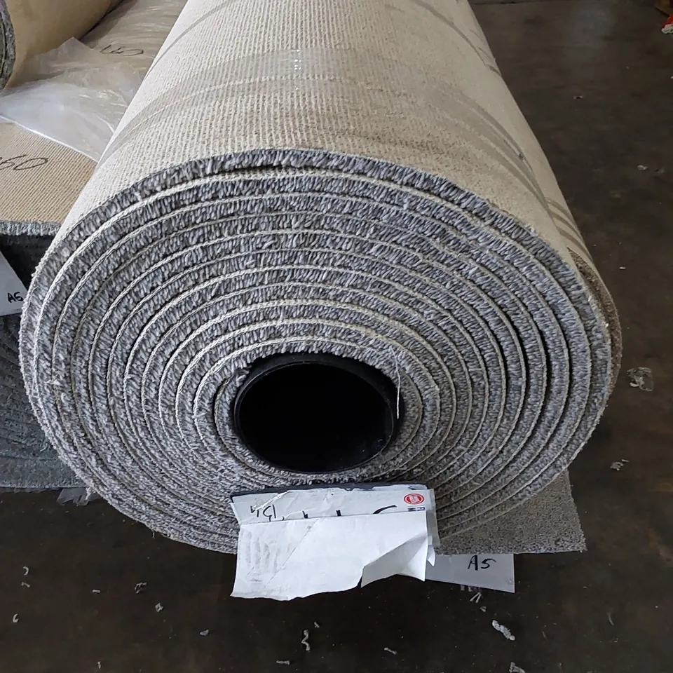 ROLL OF QUALITY WOODLAND HEATHERS TWIST DELUXE SILVER FOX CARPET // SIZE: 8.5 X 5m