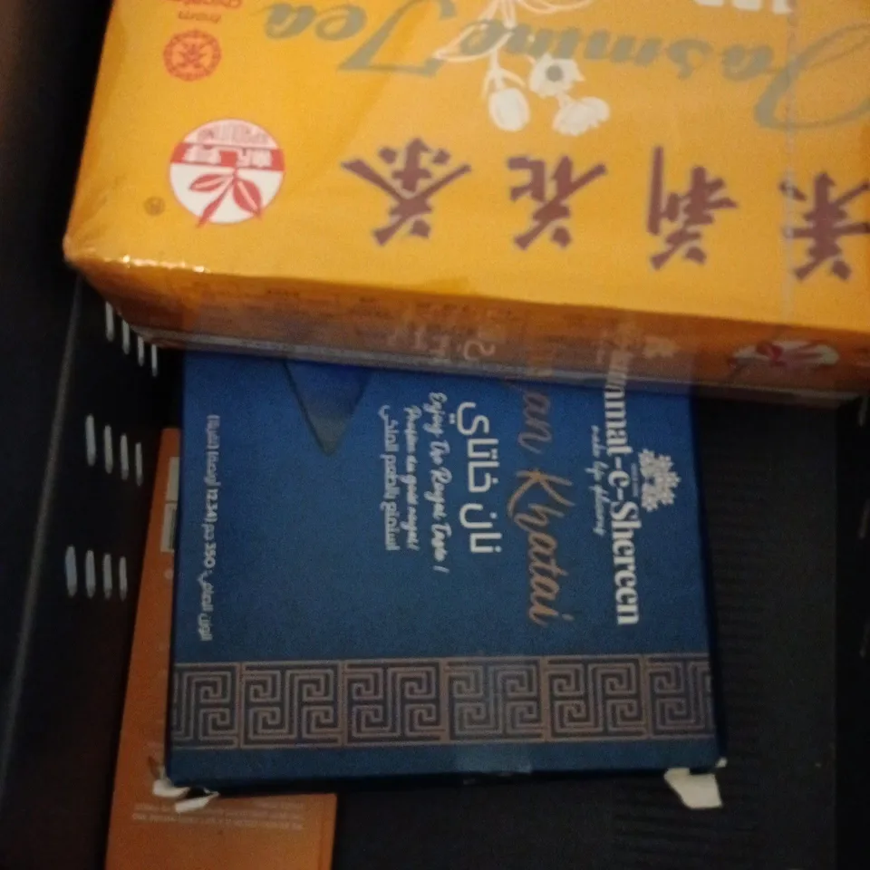 APPROXIMATELY 8 ASSORTED FOOD/DRINK PRODUCTS TO INCLUDE JASMINE TEA, CHOCOLATE EGGS, HONEY CHOCOLATE ETC