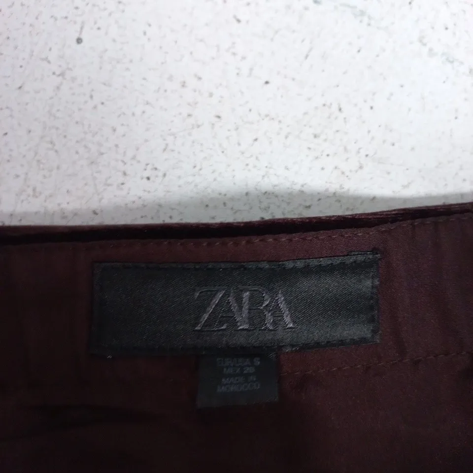 ZARA BURGUNDY RUFFLE DETAIL SKIRT – WOMEN'S (SIZE S)