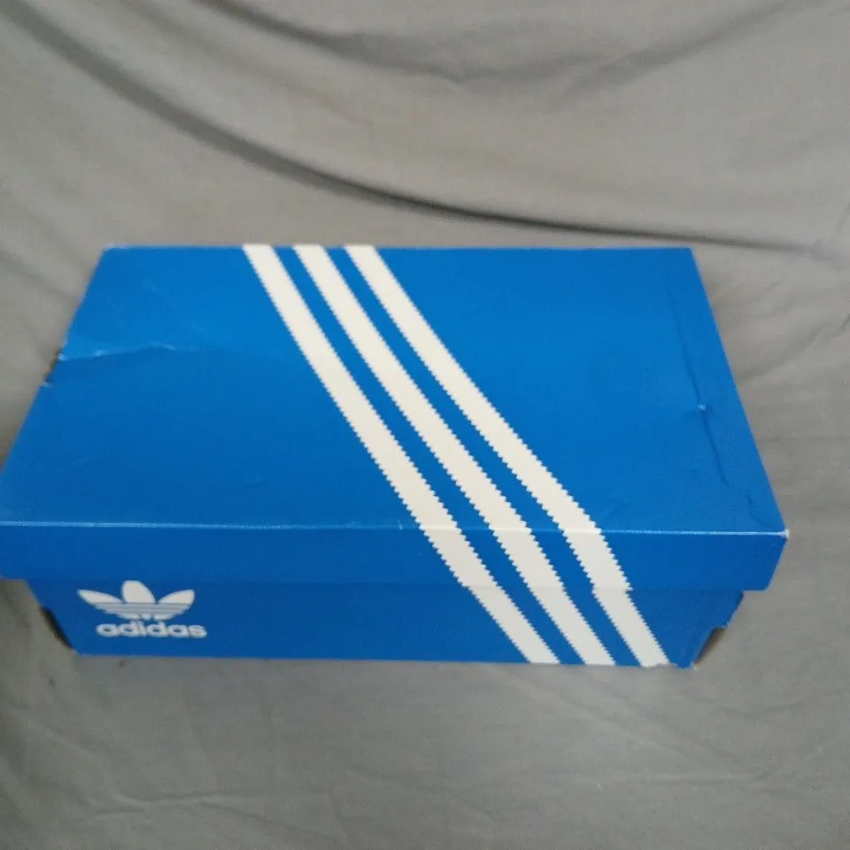 BOXED ADIDAS SL72 OG W TRAINERS – UK 6.5 (US 8 / EU 40)