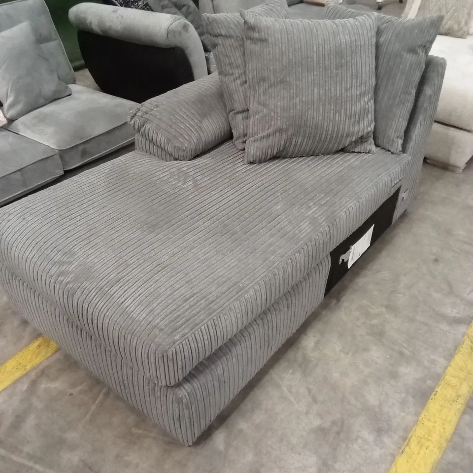 5 x ASSORTED DESIGNER SOFA PIECES
