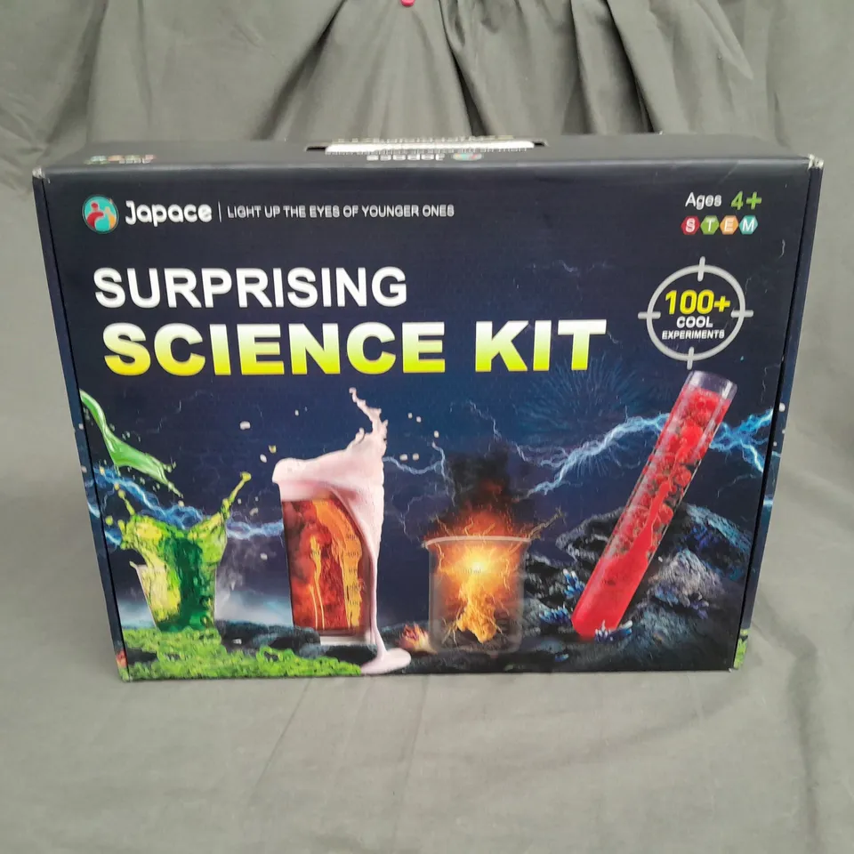 SURPRISING SCIENCE KIT AGES 4+