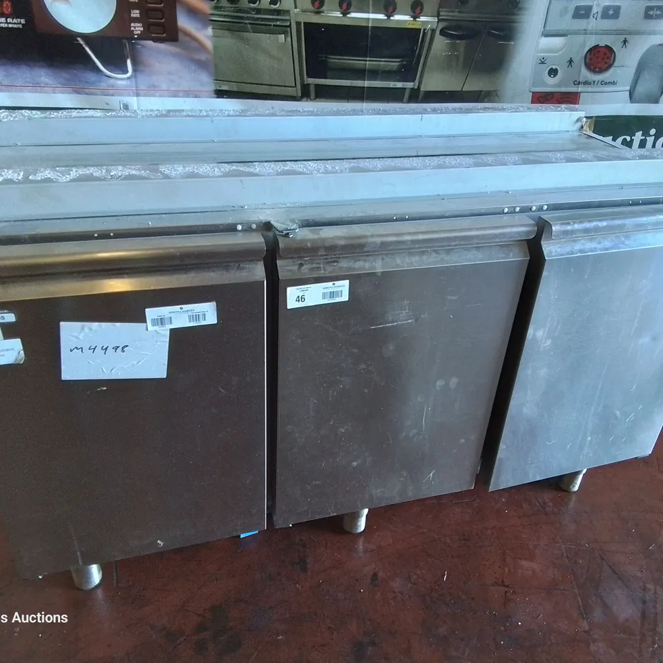 MATRICOLA TRIPLO DOOR COUNTER FRIDGE