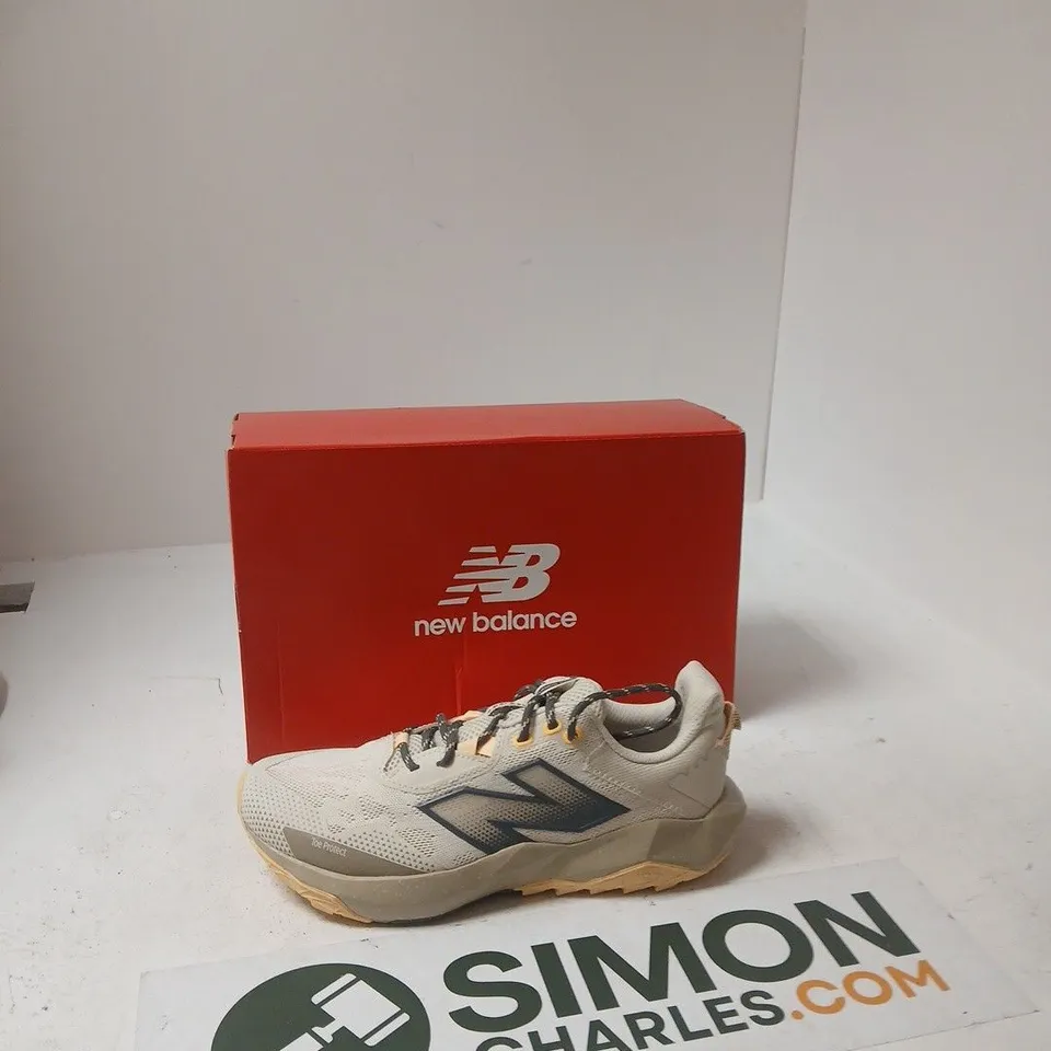 NEW BALANCE WNTR88D TRAINERS – GREY/BEIGE, UK 6.5 (US 8.5) – BOXED