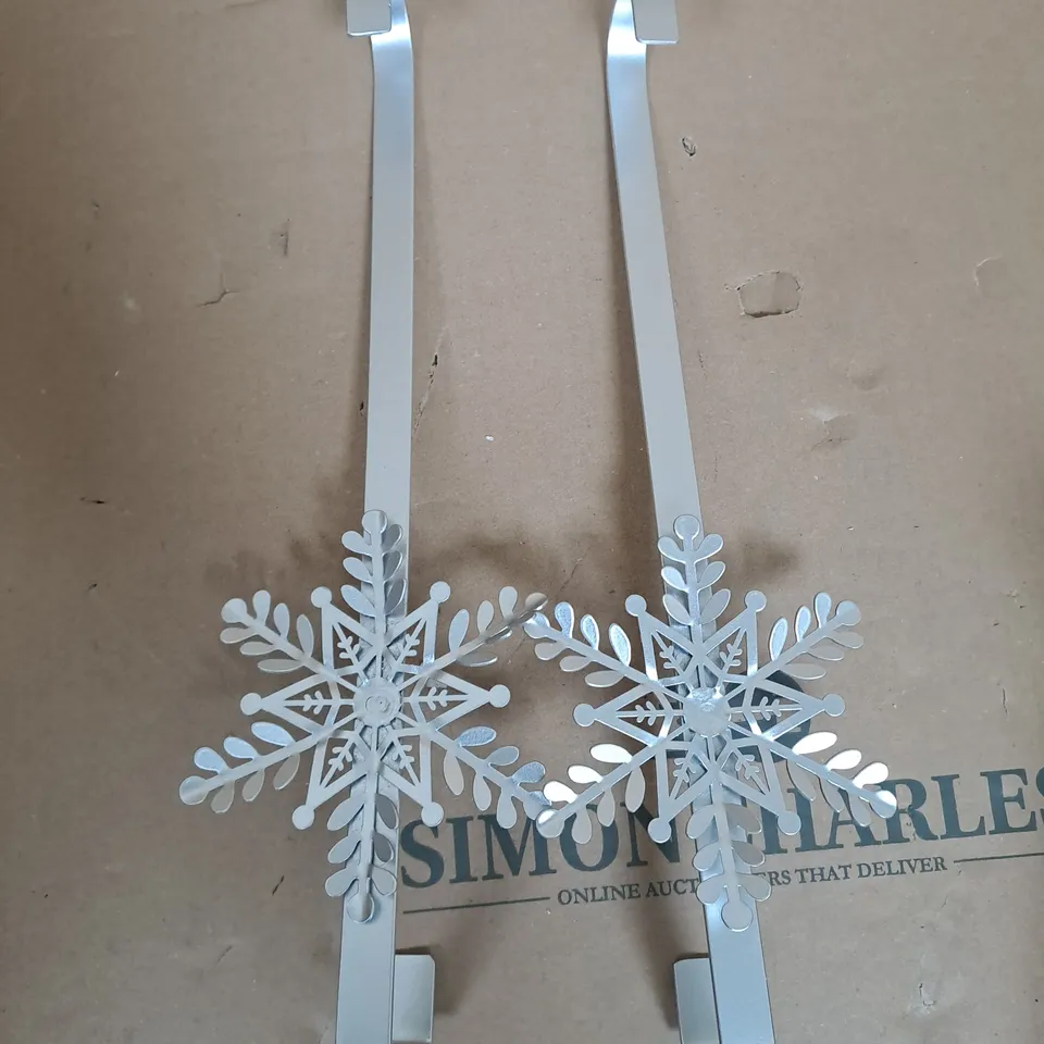 SNOWFLAKE CHRISTMAS WREATH HANGER