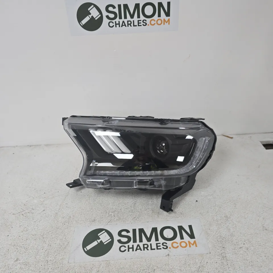 VEHICLE HEADLIGHT ASSEMBLY WITH LED DAYTIME RUNNING LIGHTS