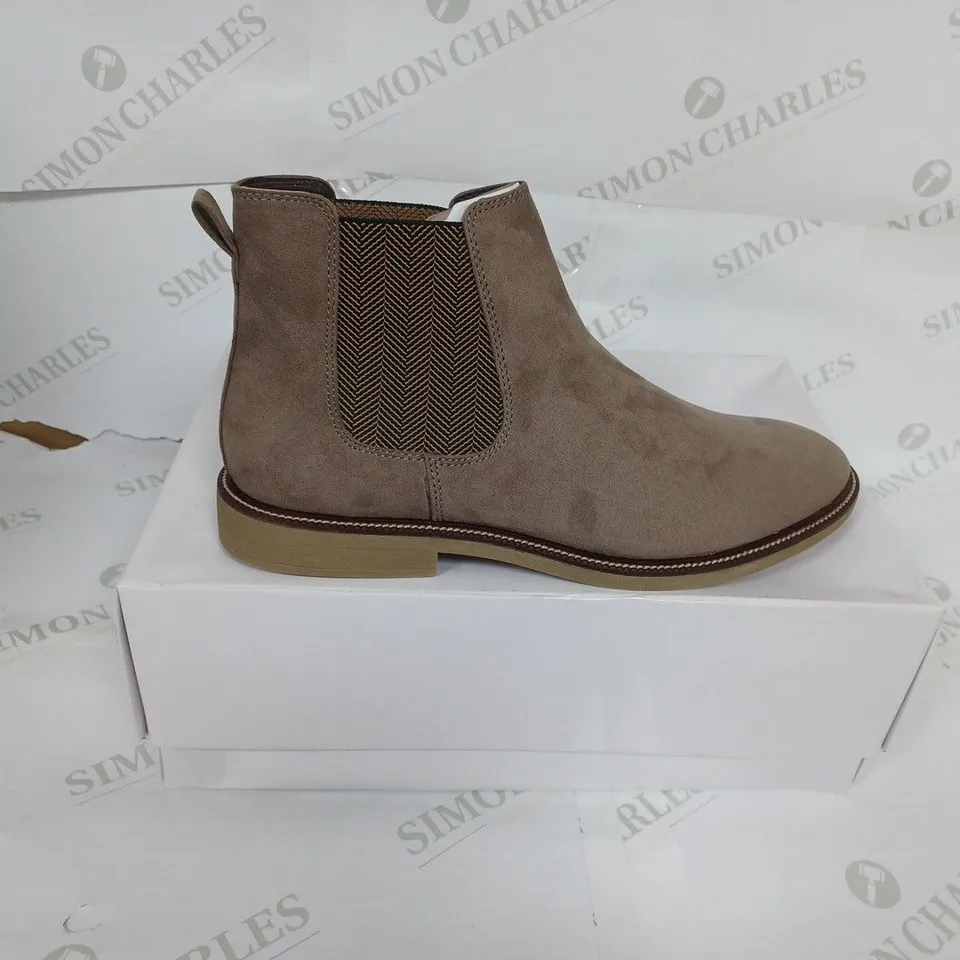 BOXED MARSH MICROSUEDE SHOES IN TAUPE SIZE 10