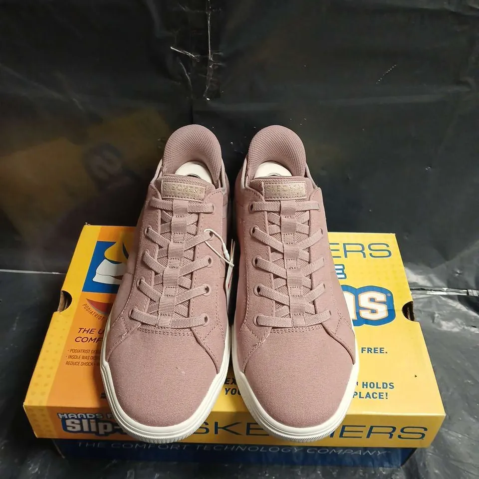 BOXED PAIR OF SKECHERS ARCH FIT WOMEN'S SNEAKERS – MAUVE, UK SIZE 6.5