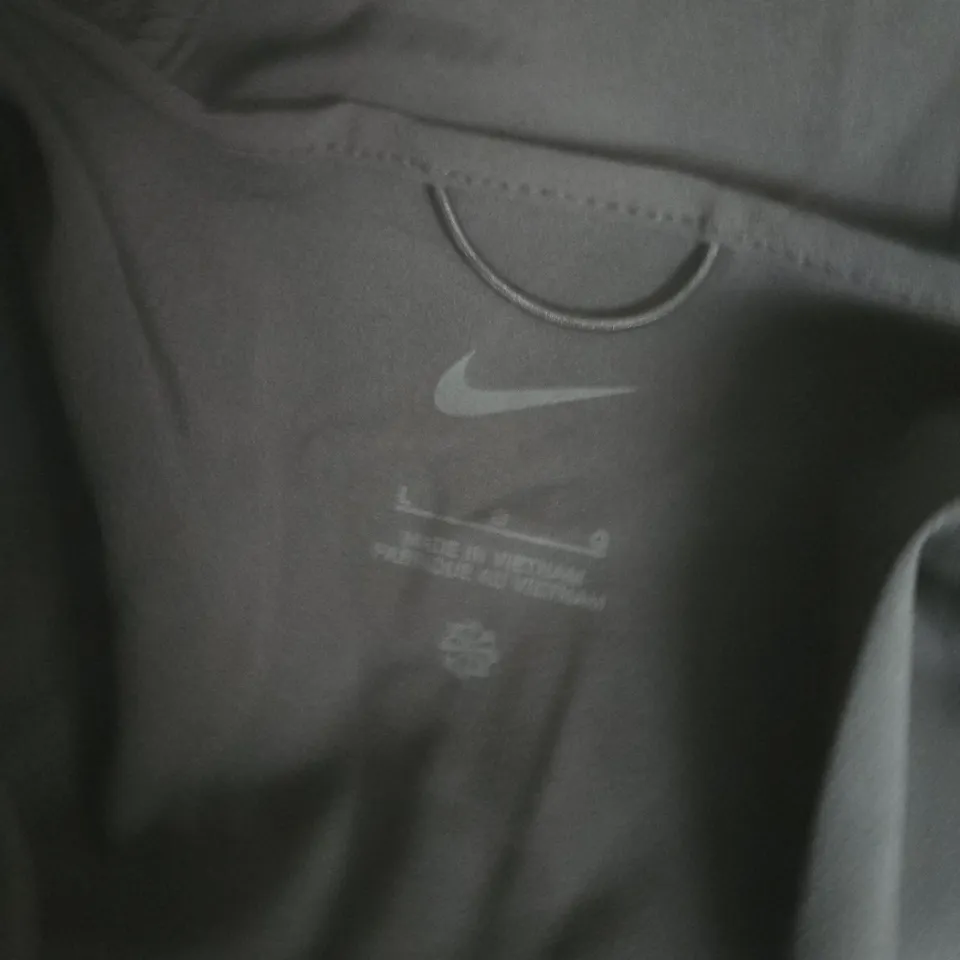 NIKE MEN'S TRAINING JACKET – BLACK, HOODED WITH ZIP FRONT - LARGE