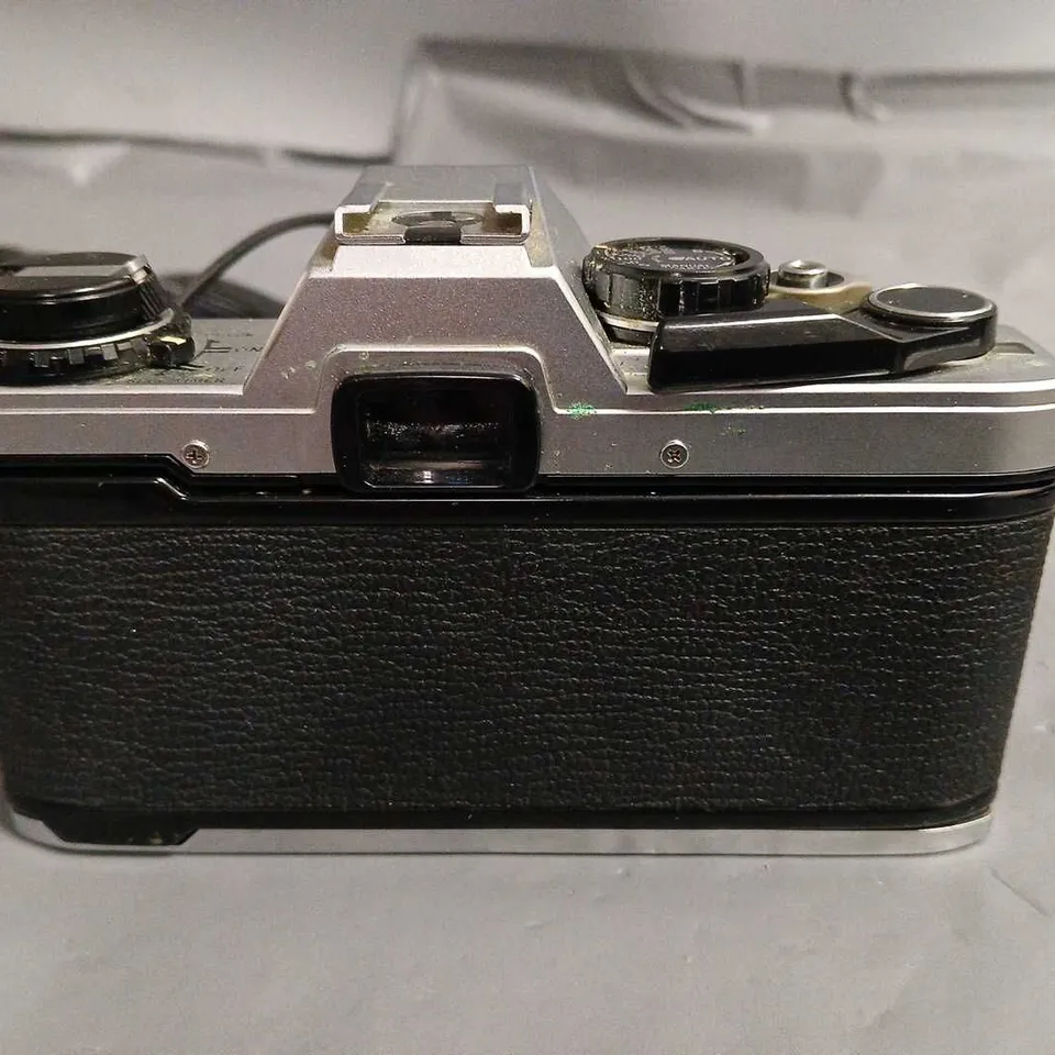 OLYMPUS OM10 CAMERA WITH CASE