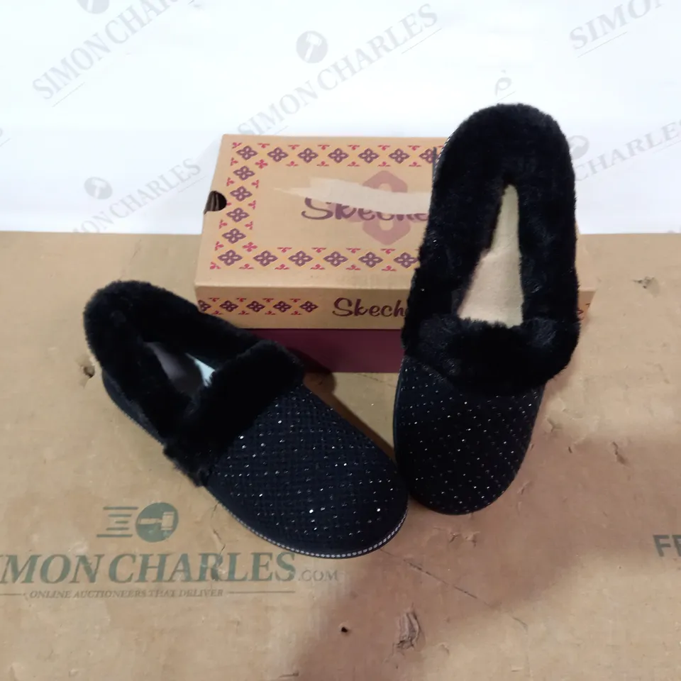 BOXED PAIR OF SKECHERS - SIZE 5