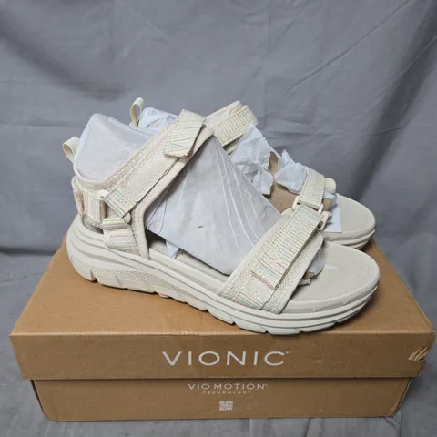 BOXED VIONIC WALK MAX SANDALS IN CREAM - SIZE 5