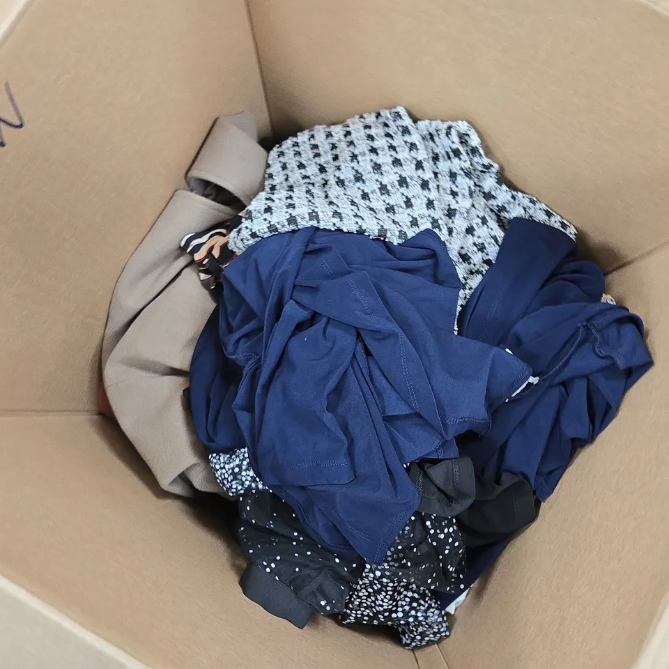 APPROXIMATELY 15 ASSORTED CLOTHING ITEMS IN VARIOUS SIZES, COLOURS & STYLES TO INCLUDE SKIRTS, DRESSES, TROUSERS, ETC - COLLECTION ONLY
