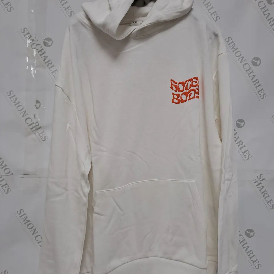 10 ASSORTED NEW CLOTHING ITEMS TO INCLUDE HOODIES, DRESSES, SHIRTS, ETC
