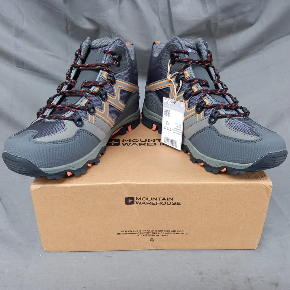 BOXED PAIR OF MOUNTAIN WAREHOUSE WALKING BOOTS IN GREY/ORANGE UK SIZE 5