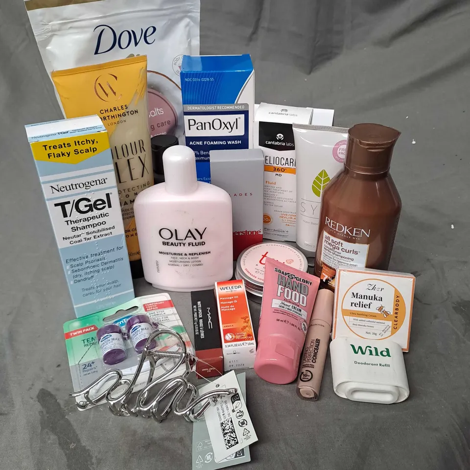 APPROXIMATELY 20 ASSORTED COSMETIC PRODUCTS TO INCLUDE OLAY BEAUTY FLUID, SOAP&GLORY HAND FOOD, MAC MATTE LIPSTICK ETC
