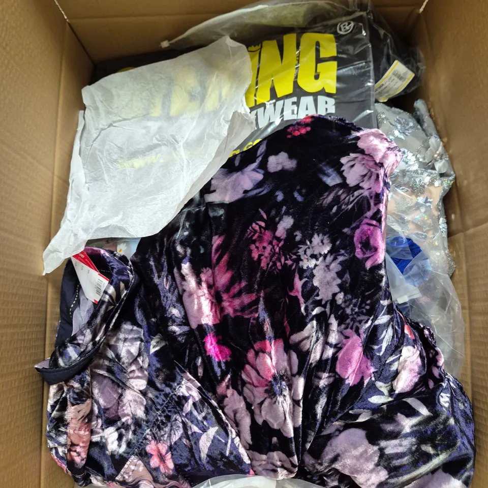 LARGE BOX OF APPROXIMATELY 25 ASSORTED CLOTHING ITEMS IN VARIOUS COLOURS, STYLES AND SIZES - COLLECTION ONLY