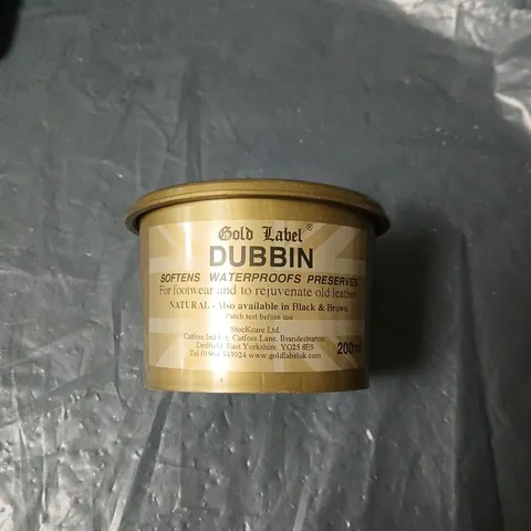 APPROXIMATELY 20 ASSORTED HOUSEHOLD ITEMS INCLUDING GOLD LABEL DUBBIN , HIP FLASK AND ADVANCED ELECTROMAGNETIC ANTI FREEZE SNOW REMOVAL DEVICE 