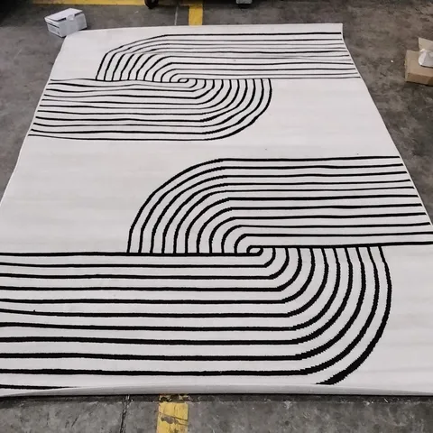 REAGYN ORIENTAL AREA RUG APPROXIMATELY 200X275CM 