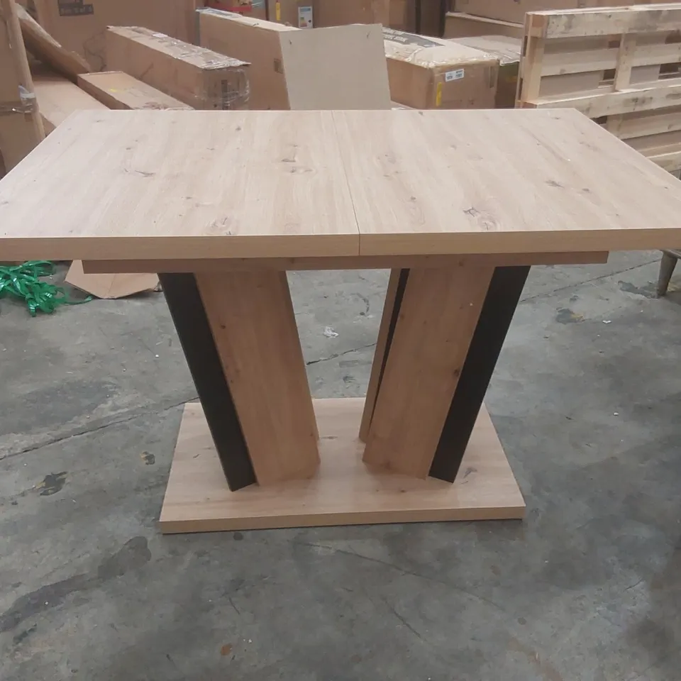 EXTENTABLE DINING TABLE DOHA