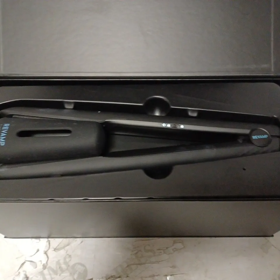 BOXED REVAMP LIBERATE CORDLESS CERAMIC STRAIGHTNER (ST-2600-EU2)