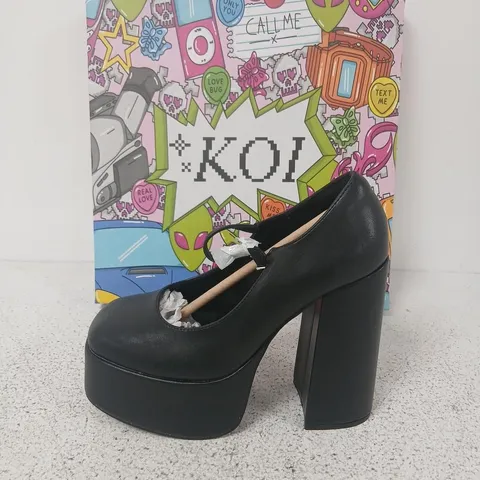 BOXED PAIR OF KOI DARKBLOOM BLACK PLATFORM HEELS SIZE UK 5