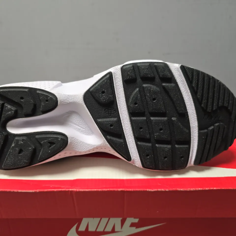 BOXED NIKE HUARACHE E.D.G.E TEXT TRAINERS  - UK 6