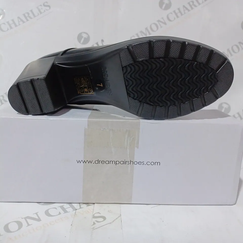 BOXED PAIR OF DREAMPAIRS LOW BLOCK HEEL SHOE SIN BLACK UK SIZE 5