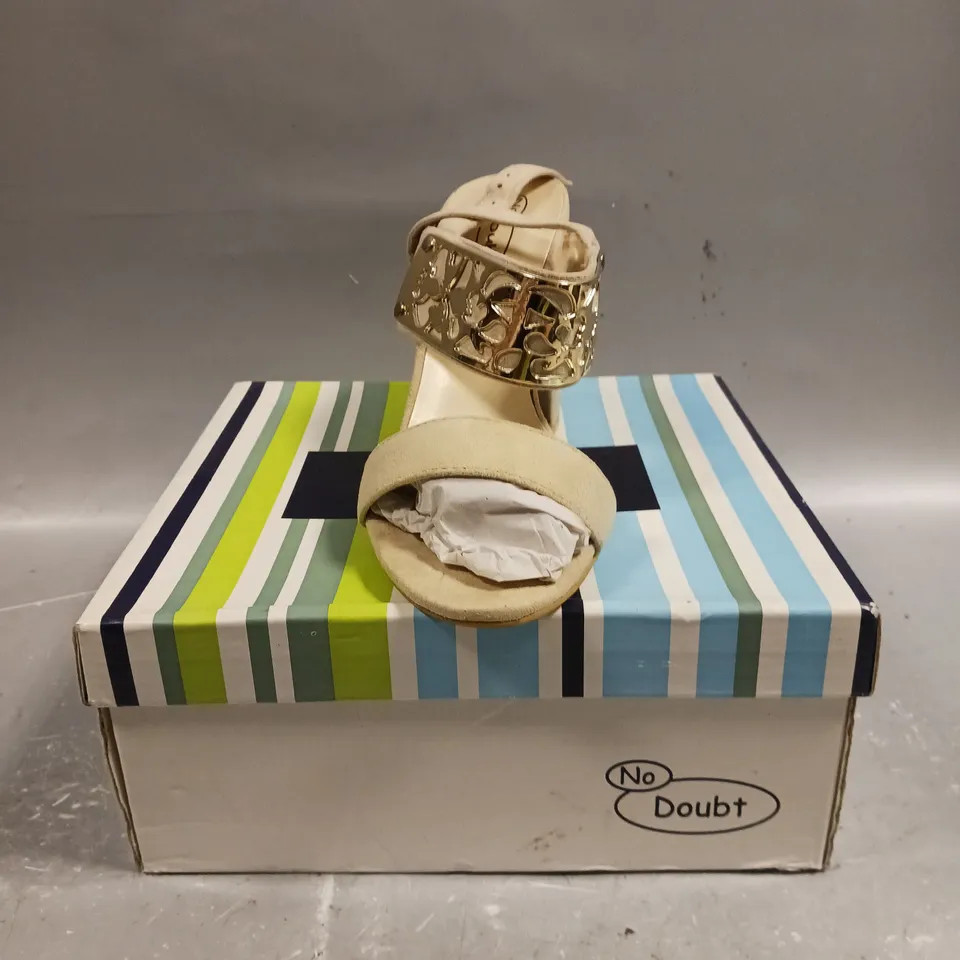 BOXED NO DOUBT BLOCK HEEL WOMENS SHOES - SIZE 4