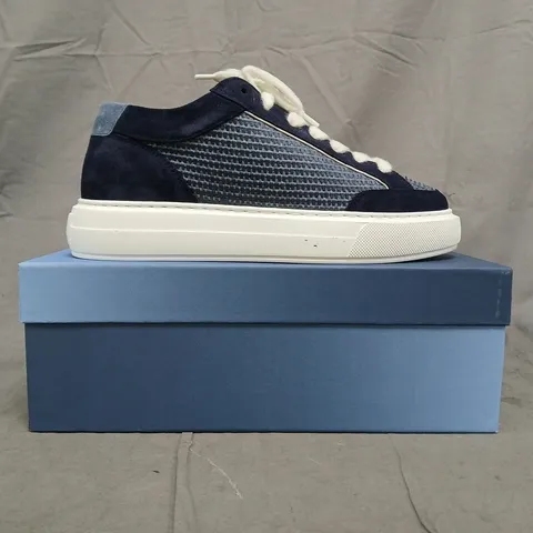 BOXED PAIR OF CLEENS LUXOR TRAINERS IN CAPRI SIZE UK 10