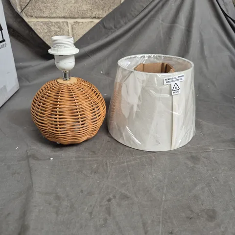WICKER TABLE LAMP BASE WITH SOCKET AND PACKAGED SHADE