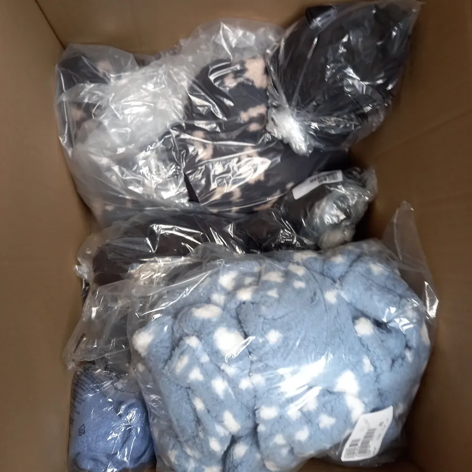 BOX OF APPROXIMATELY 12 ASSORTED CLOTHING ITEMS TO INCLUDE LOUNGE SET, CARDIGAN, TROUSERS ETC