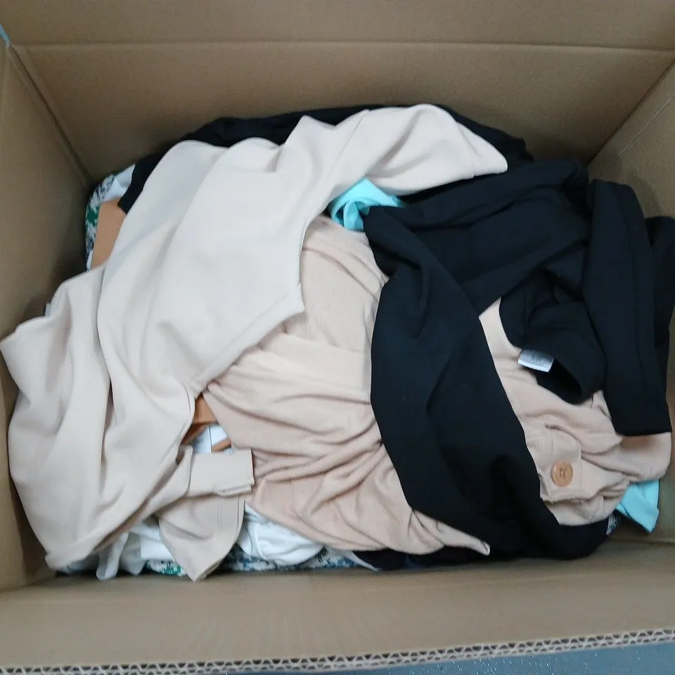 BOX OF APPROXIMATELY 12 ASSORTED CLOTHING ITEMS IN VARIOUS STYLES, COLOURS AND SIZES 