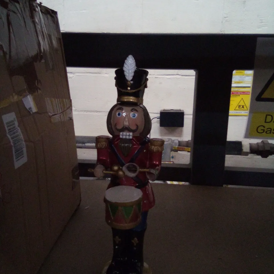 CHRISTMAS NUTCRACKER WITH DRUM