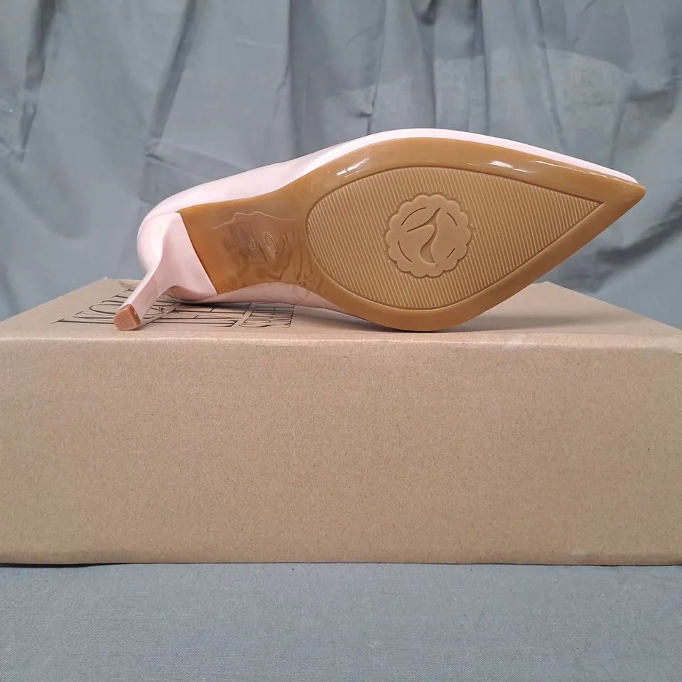 BOXED PAIR OF WHERES THAT FROM POINTED TOE HIGH HEEL SHOES IN PINK EU SIZE 39