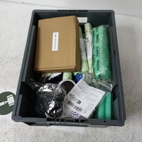 APPROXIMATELY 10 ASSORTED HOUSEHOLD ITEMS INCLUDING CHRISTMAS DECORATIONS, CLAMP, CUTLERY ETC.