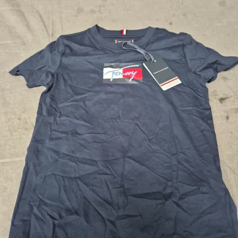 UK 8 TOMMY HILFIGER SCRIPT FLAG PRINT TEE