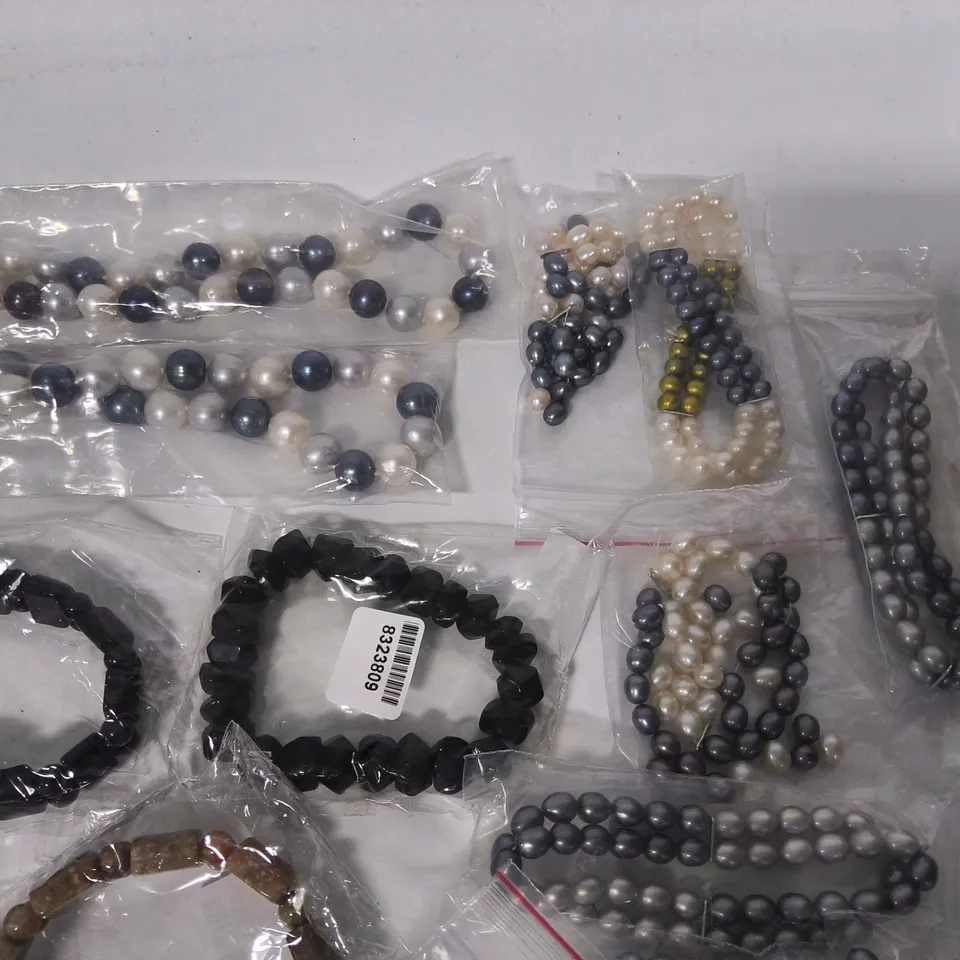 LOT OF 20 BRAND NEW FASHION BRACELETS IN VARIOUS STYLES AND SIZES