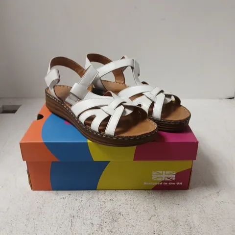 ADESSO WHITE STRAPPY WEDGE SANDALS – 7