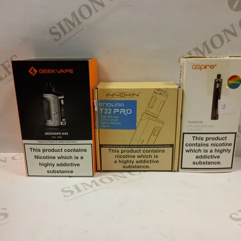 LOT OF APPROXIMATELY 28 E-CIGARETTES AND LIQUIDS TO INCLUDE ASPIRE POCKEX KIT, INNOKIN ENDURA T22 PRO, GEEKVAPE H45, ETC