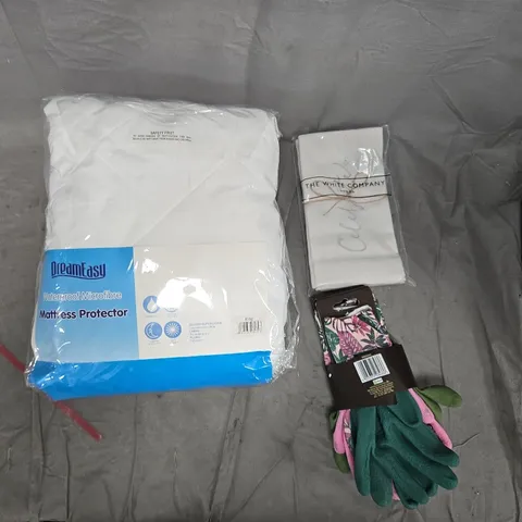 A BOX OF APROXIMATELY 12 ASSORTED ITEMS TO INCLUDE MATTRESS PROTECTOR, GLOVES AND MASSAGE MACHINE