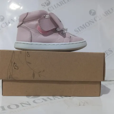 BOXED PAIR OF BORBOLETA TATIANA INFANT BOOTS IN PINK EU SIZE 21