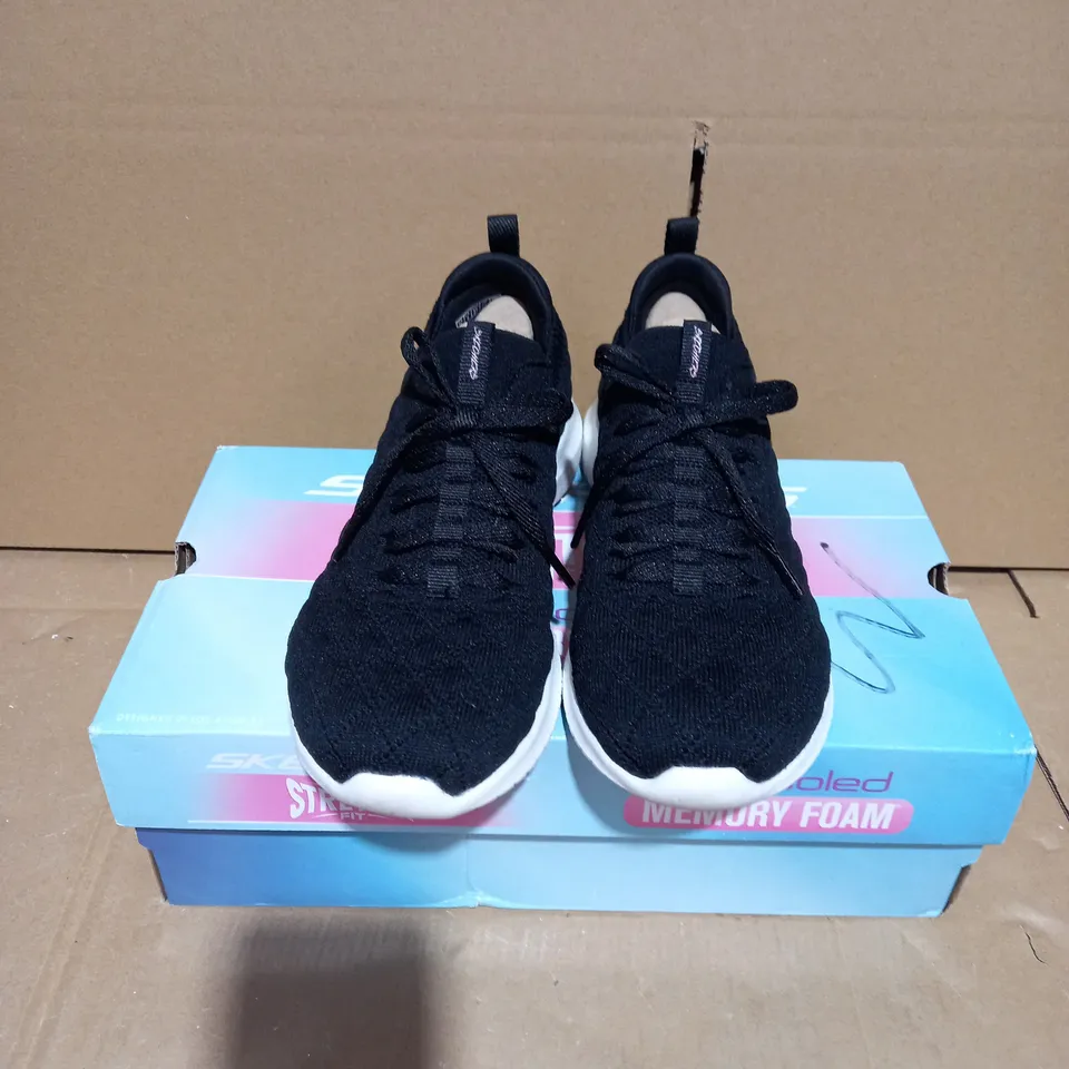 SKECHERS STRETCH FIT MEMORY FOAM BLACK/PINK TRAINERS - SIZE 4